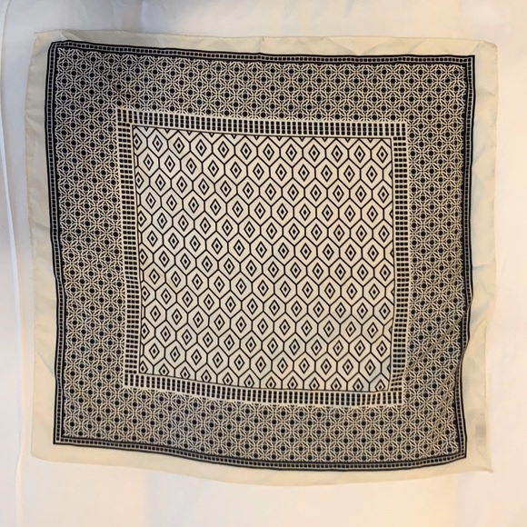 Printed Hair and Neck Scarf - Picture 2 of 4